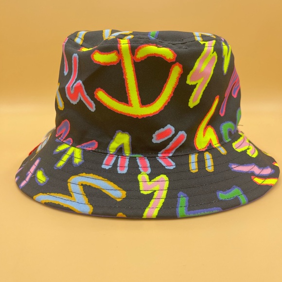 Adidas LOVE UNITES REVERSIBLE BUCKET HAT OSFM Multicolor 2 In 1 - Picture 3 of 9